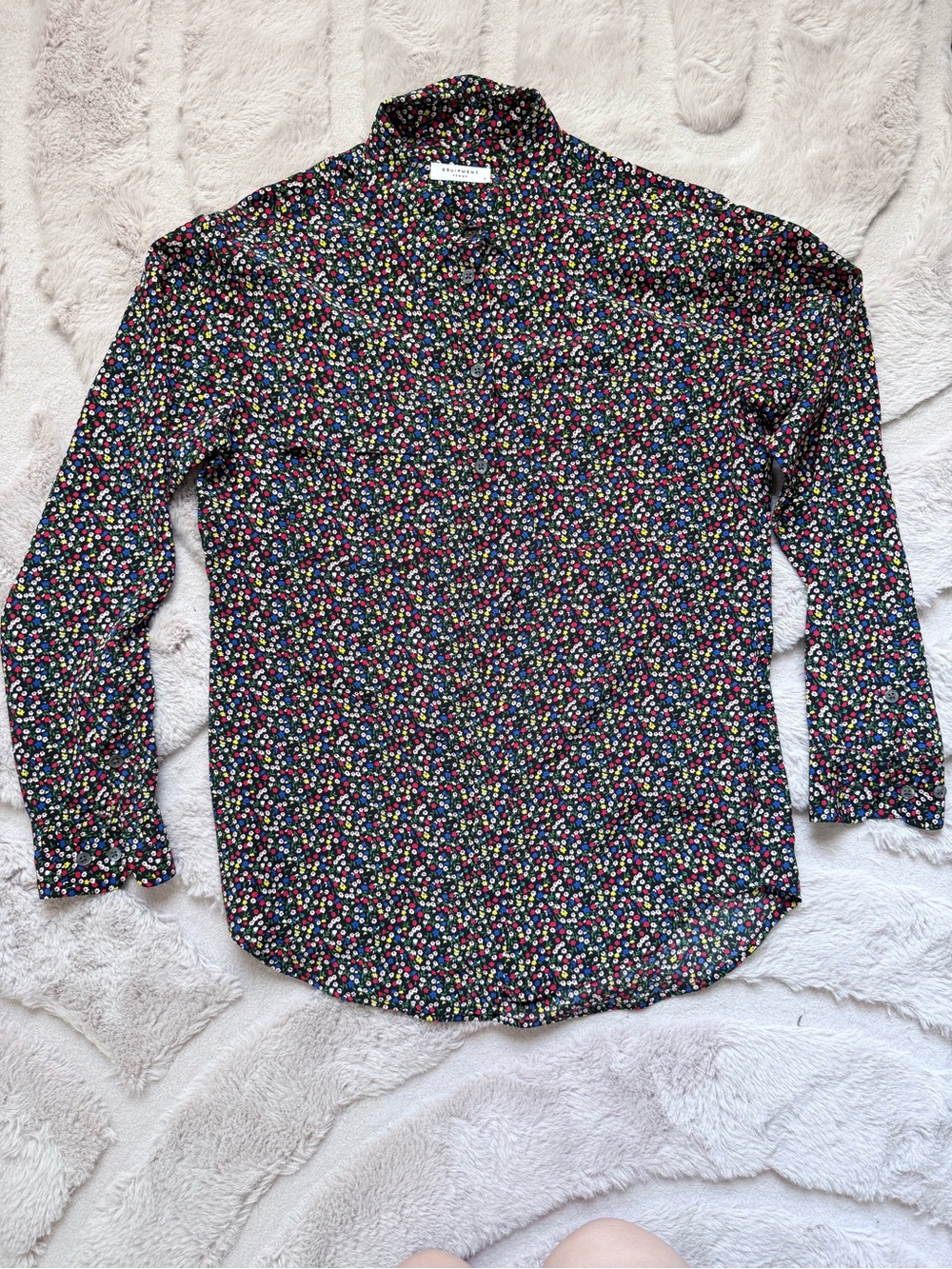 Equipment Femme silk Black Floral Button-Up Shirt with front pockets